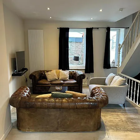 House With Sauna Near Center - 200 M² Ferienhaus