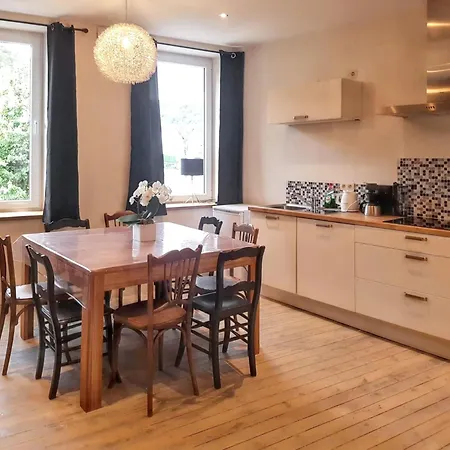 House With Sauna Near Center - 200 M² Semesterbostad *