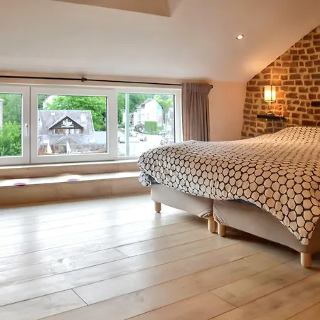 House With Sauna Near Center - 200 M² Ferienhaus *