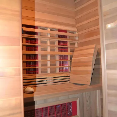 House With Sauna Near Center - 200 M² *