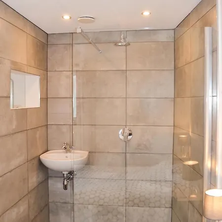 House With Sauna Near Center - 200 M² Semesterbostad *
