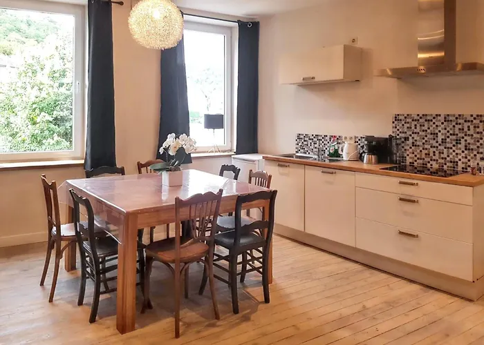 House With Sauna Near Center - 200 M² Semesterbostad *