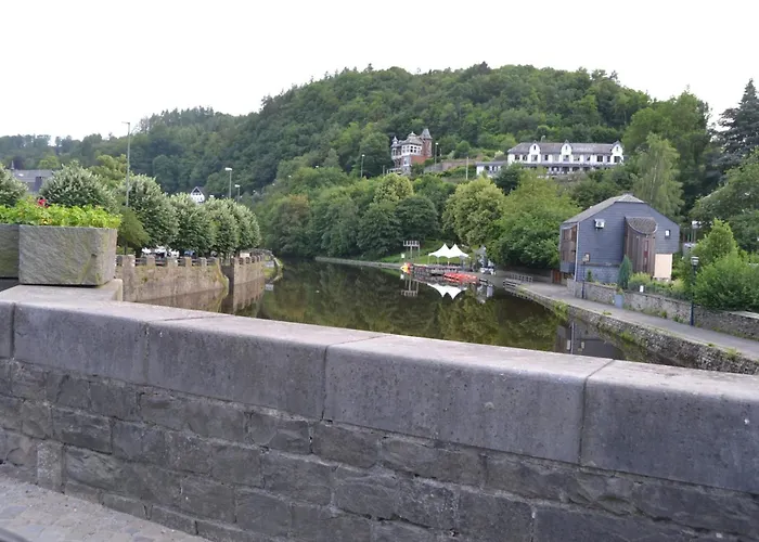 House With Sauna Near Center - 200 M² Vakantiehuis *